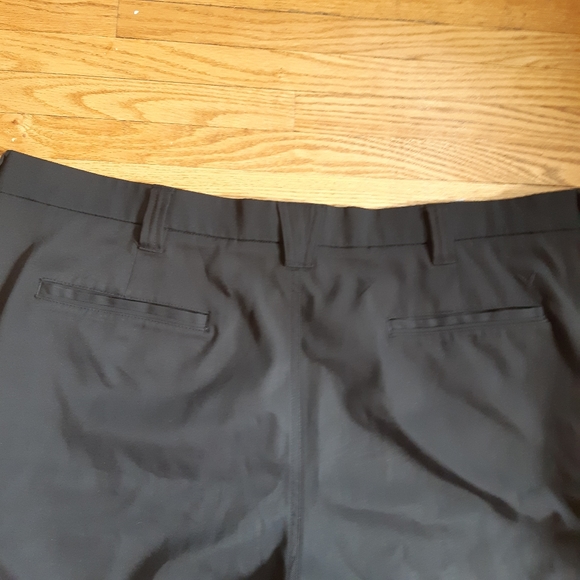 Callaway black zip and button fly seven pocket design silky golf shorts Size 40 - Picture 5 of 9
